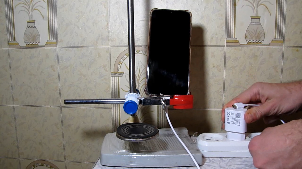 Is it possible to get electricity from air? We charge mobile phone with switched-off charger! (Trick and explanation)